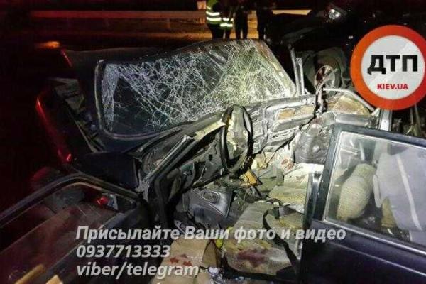 В Киеве пьяный водитель на "Toyota" устроив "гонки" с полицией, спровоцировал масштабное ДТП В Киеве пьяный водитель на "Toyota" устроив "гонки" с полицией, спровоцировал масштабное ДТП