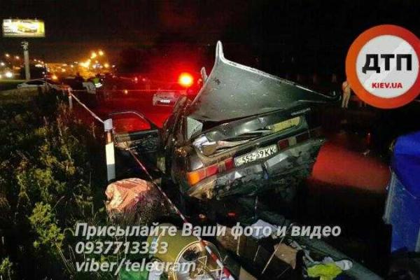 В Киеве пьяный водитель на "Toyota" устроив "гонки" с полицией, спровоцировал масштабное ДТП В Киеве пьяный водитель на "Toyota" устроив "гонки" с полицией, спровоцировал масштабное ДТП