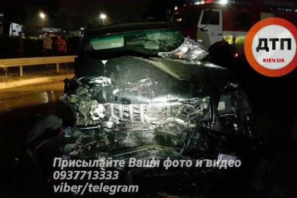 В Киеве пьяный водитель на "Toyota" устроив "гонки" с полицией, спровоцировал масштабное ДТП В Киеве пьяный водитель на "Toyota" устроив "гонки" с полицией, спровоцировал масштабное ДТП