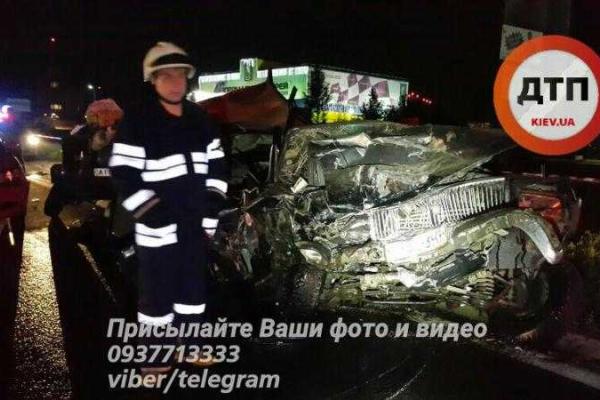 В Киеве пьяный водитель на "Toyota" устроив "гонки" с полицией, спровоцировал масштабное ДТП В Киеве пьяный водитель на "Toyota" устроив "гонки" с полицией, спровоцировал масштабное ДТП