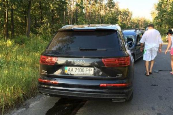 На Киевщине пьяный водитель на "Audi" в лобовую протаранил авто журналиста На Киевщине пьяный водитель на "Audi" в лобовую протаранил авто журналиста