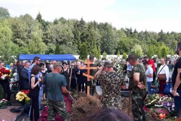 В Минске похоронили погибшего журналиста Павла Шеремета В Минске похоронили погибшего журналиста Павла Шеремета