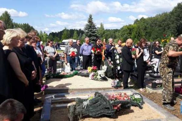 В Минске похоронили погибшего журналиста Павла Шеремета В Минске похоронили погибшего журналиста Павла Шеремета
