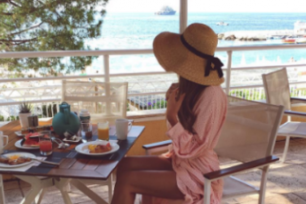 Экс-звезда "Дома-2" Алена Водонаева отметила 34-летие Экс-звезда "Дома-2" Алена Водонаева отметила 34-летие