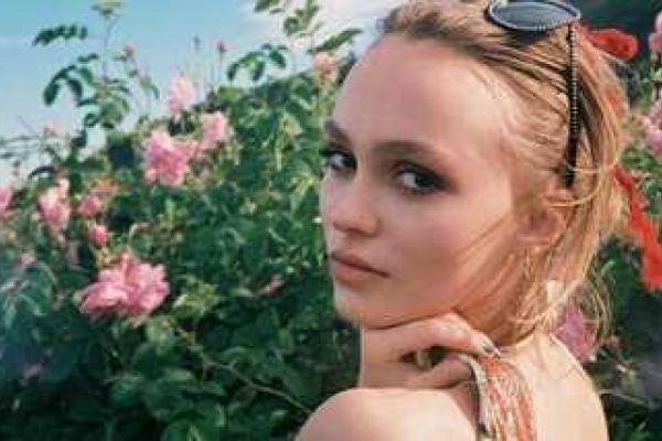 Дочь Деппа и Паради юная Лили Роуз стала лицом нового парфюма