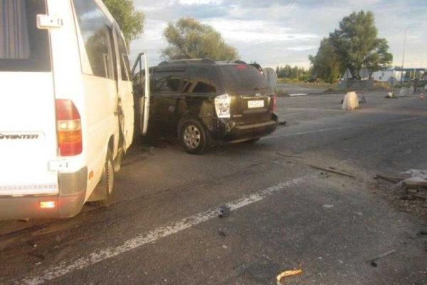 Под Киевом автомобиль "Kia" протаранил микроавтобус: 5 человек травмированы