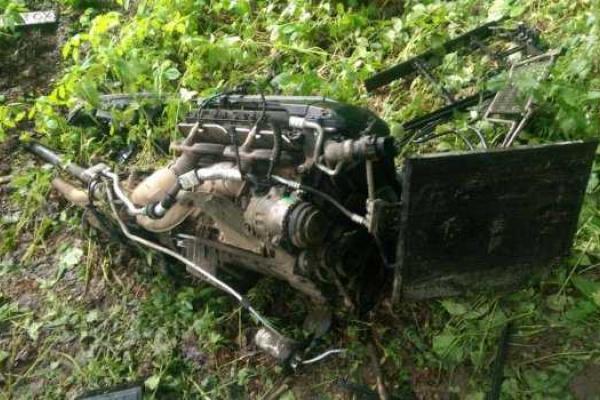 На Львовщине "BMW" на бешеной скорости влетел в дерево: погибли две девушки На Львовщине "BMW" на бешеной скорости влетел в дерево: погибли две девушки