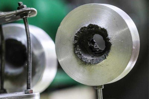 Российские ученые проводят испытания электромагнитной пушки - рельсотрона Российские ученые проводят испытания электромагнитной пушки - рельсотрона