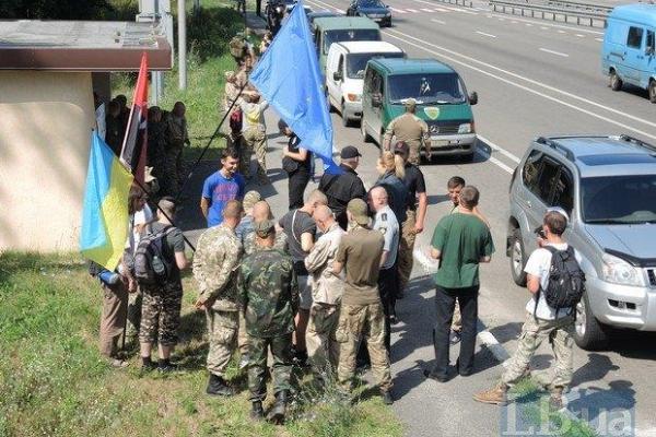 Под Киевом активисты ОУН готовят "радушную" встречу участникам крестного хода Под Киевом активисты ОУН готовят "радушную" встречу участникам крестного хода