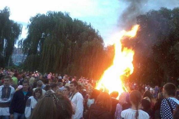 Праздник Ивана Купала собрал жителей и гостей Хмельницкого на берегу Южного Буга Праздник Ивана Купала собрал жителей и гостей Хмельницкого на берегу Южного Буга