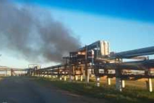 В Уфе произошел масштабный пожар на нефтяном заводе 