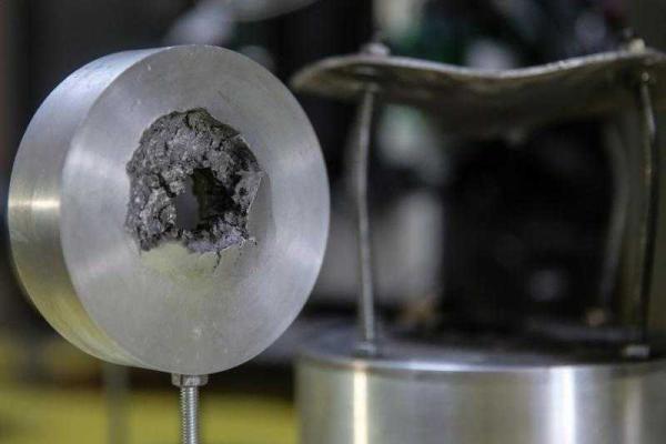 Российские ученые проводят испытания электромагнитной пушки - рельсотрона Российские ученые проводят испытания электромагнитной пушки - рельсотрона