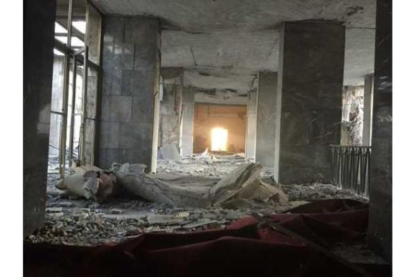 В сеть попали снимки разбомбленного парламента Турции В сеть попали снимки разбомбленного парламента Турции