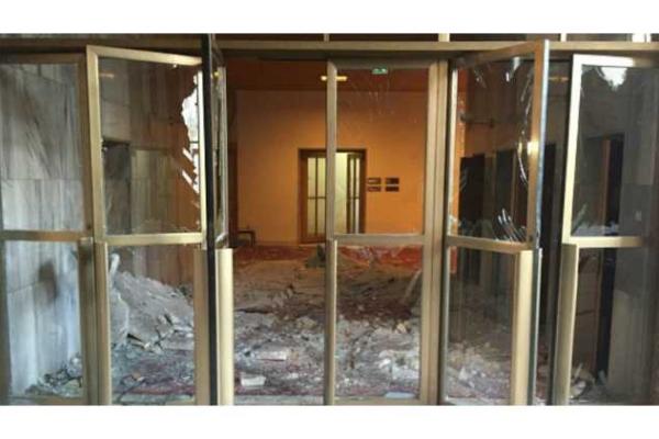 В сеть попали снимки разбомбленного парламента Турции В сеть попали снимки разбомбленного парламента Турции