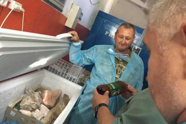 Полторак неожиданно нагрянул с проверкой в столовую 28 бригады, сделав "разнос" офицерам Полторак неожиданно нагрянул с проверкой в столовую 28 бригады, сделав "разнос" офицерам