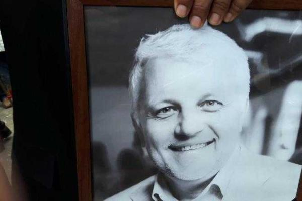 В Минске похоронили погибшего журналиста Павла Шеремета В Минске похоронили погибшего журналиста Павла Шеремета