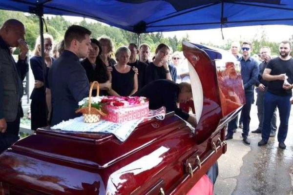 В Минске похоронили погибшего журналиста Павла Шеремета В Минске похоронили погибшего журналиста Павла Шеремета