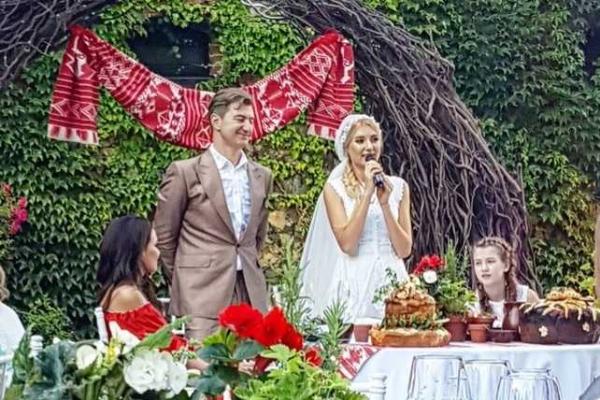 В сети появились снимки с громкой свадьбы Ольги Горбачевой и Юрия Никитина В сети появились снимки с громкой свадьбы Ольги Горбачевой и Юрия Никитина