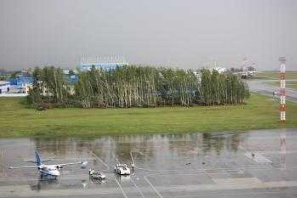 В аэропорту Минска устраняют последствия мощного урагана В аэропорту Минска устраняют последствия мощного урагана