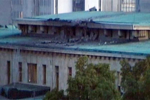 В сеть попали снимки разбомбленного парламента Турции В сеть попали снимки разбомбленного парламента Турции