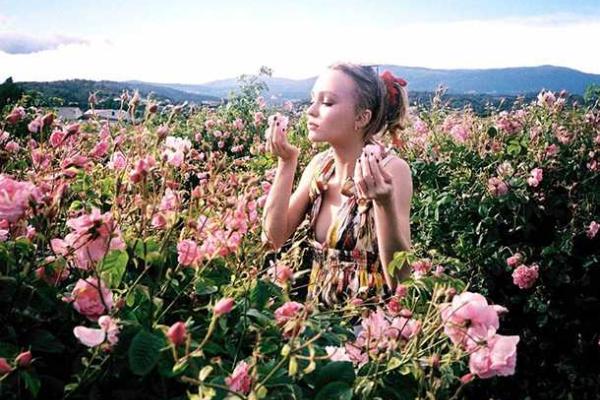 Дочь Деппа и Паради юная Лили Роуз стала лицом нового парфюма