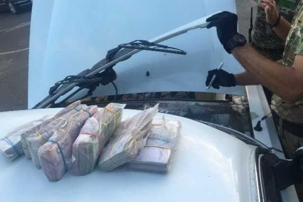 Жительница Донецка пыталась прошмыгнуть через КПВВ "Зайцево" с крупной партией ювелирных изделий Жительница Донецка пыталась прошмыгнуть через КПВВ "Зайцево" с крупной партией ювелирных изделий