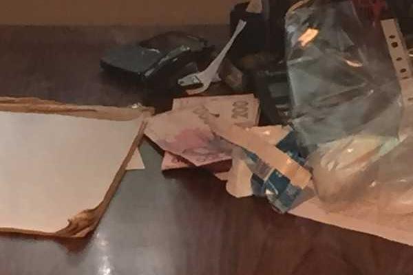 На Донетчине СБУ задержала чиновника за "торговлю" ветеринарными свидетельствами На Донетчине СБУ задержала чиновника за "торговлю" ветеринарными свидетельствами