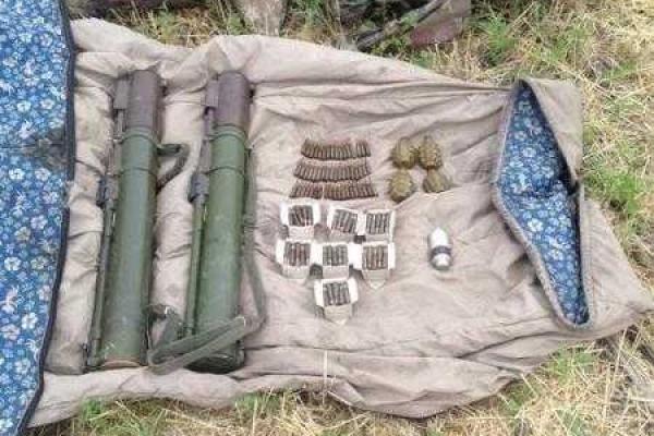 В районе Марьинки обнаружен схрон с боеприпасами, подготовленный для вражеской ДРГ В районе Марьинки обнаружен схрон с боеприпасами, подготовленный для вражеской ДРГ