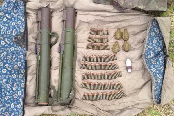 В районе Марьинки обнаружен схрон с боеприпасами, подготовленный для вражеской ДРГ В районе Марьинки обнаружен схрон с боеприпасами, подготовленный для вражеской ДРГ