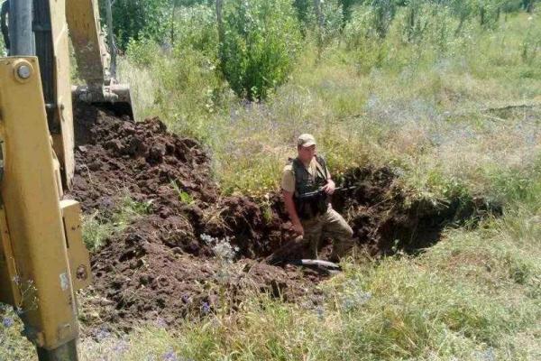 На Луганщине пограничники обнаружили "секретный" трубопровод из России
