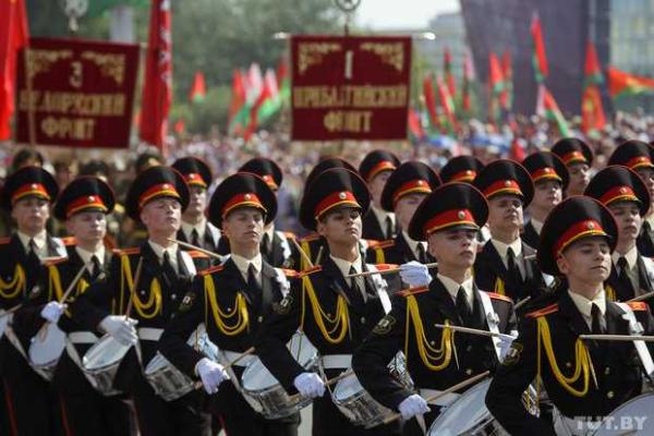 В столице Беларуси состоялся военный парад В столице Беларуси состоялся военный парад