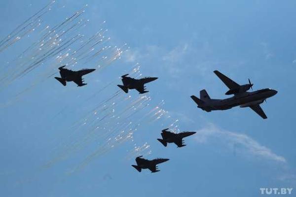 В столице Беларуси состоялся военный парад В столице Беларуси состоялся военный парад