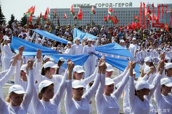 В столице Беларуси состоялся военный парад В столице Беларуси состоялся военный парад