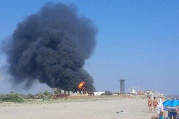 В Крыму сгорело здание, где проходил легендарный фестиваль "КаZZантип" В Крыму сгорело здание, где проходил легендарный фестиваль "КаZZантип"