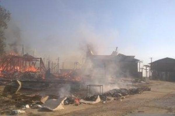 В Крыму сгорело здание, где проходил легендарный фестиваль "КаZZантип" В Крыму сгорело здание, где проходил легендарный фестиваль "КаZZантип"