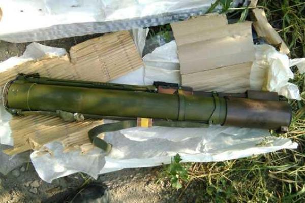 В прифронтовой зоне на Донетчине силовики обнаружили тайник с оружием В прифронтовой зоне на Донетчине силовики обнаружили тайник с оружием