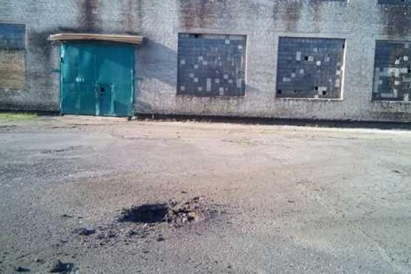 В Торецке под обстрел боевиков попали частные дома и территория колонии В Торецке под обстрел боевиков попали частные дома и территория колонии