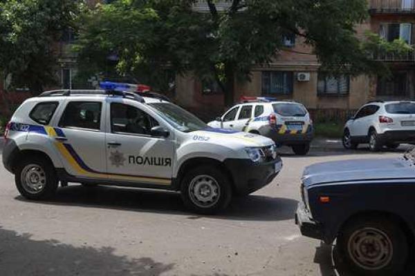 Пьяный мариуполец пошел к приятелю выбивать долг, прихватив боевую гранату Пьяный мариуполец пошел к приятелю выбивать долг, прихватив боевую гранату