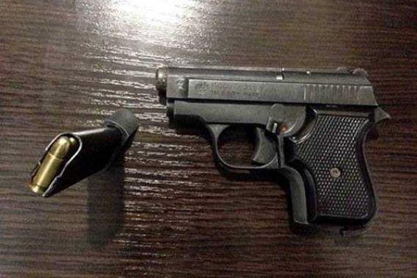 В Киеве задержана группа иностранцев гонявшая по городу со стрельбой на "Mercedes" В Киеве задержана группа иностранцев гонявшая по городу со стрельбой на "Mercedes"