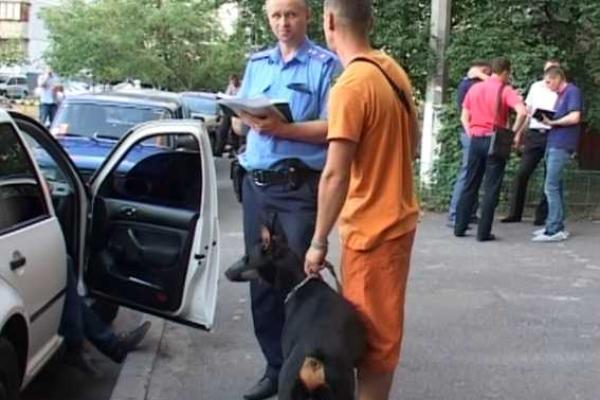 Киевлянин, вернувшись домой, нашел тело жены: полиция ведет розыск убийцы Киевлянин, вернувшись домой, нашел тело жены: полиция ведет розыск убийцы