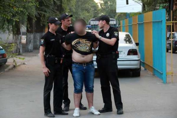 Кто и для чего организовал молодежный пикет возле прокуратуры в прифронтовом Мариуполе