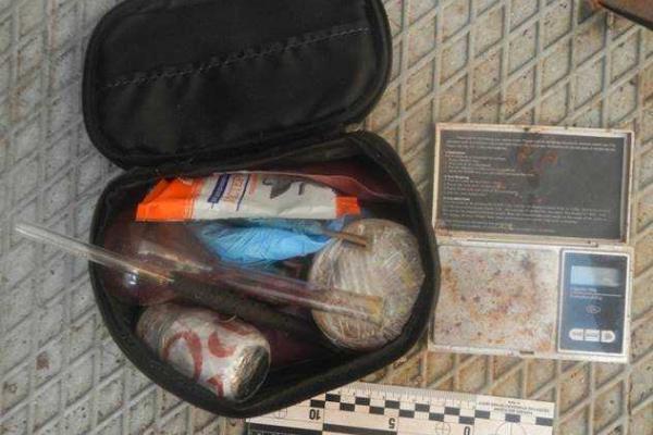 В Киеве задержан вооруженный "кавалер", нападавший на девушек с целью наживы В Киеве задержан вооруженный "кавалер", нападавший на девушек с целью наживы