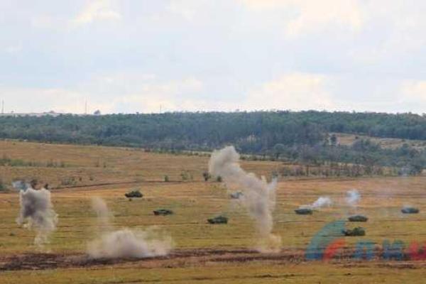 В "ЛНР" провели масштабные учения: боевики тренировались форсировать водные преграды В "ЛНР" провели масштабные учения: боевики тренировались форсировать водные преграды