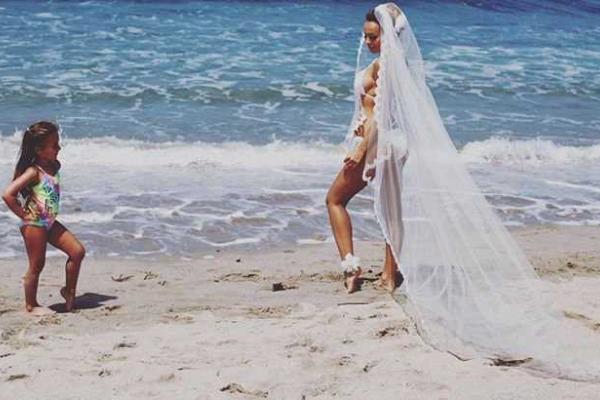 В сеть попали роскошные свадебные снимки экс-солистки группы "Nikita"