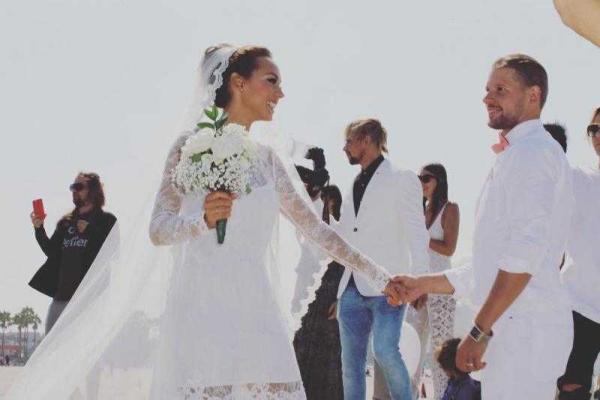 В сеть попали роскошные свадебные снимки экс-солистки группы "Nikita"