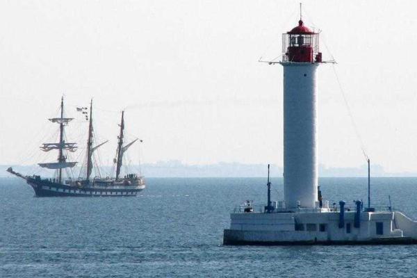 В порту Одессы пришвартовался учебный корабль ВМС Италии В порту Одессы пришвартовался учебный корабль ВМС Италии