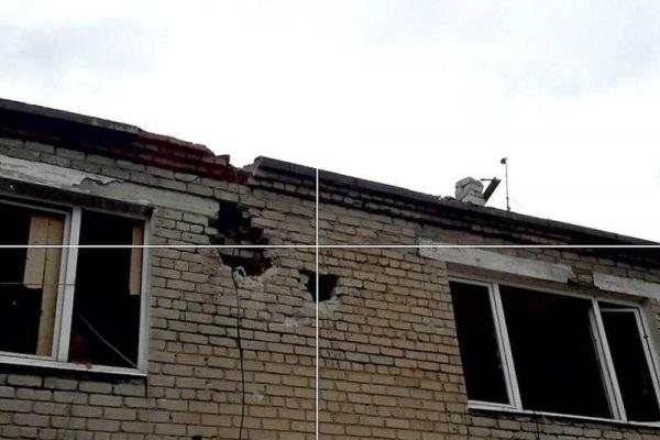 Последствия обстрела боевиками Марьинки: город долбила артиллерия Последствия обстрела боевиками Марьинки: город долбила артиллерия