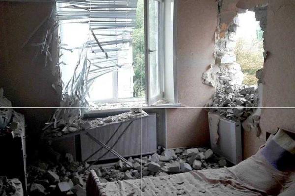 Последствия обстрела боевиками Марьинки: город долбила артиллерия Последствия обстрела боевиками Марьинки: город долбила артиллерия
