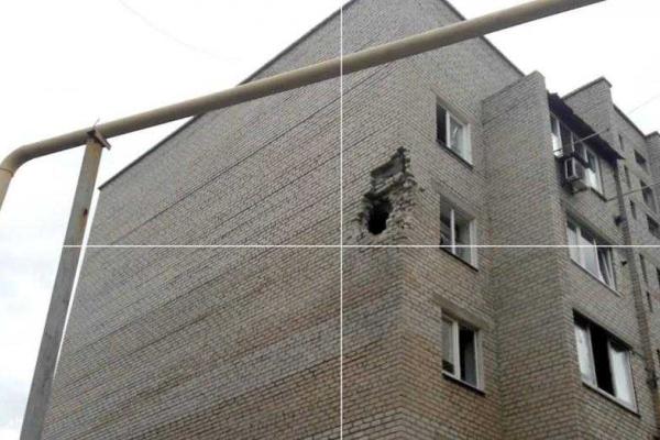 Последствия обстрела боевиками Марьинки: город долбила артиллерия Последствия обстрела боевиками Марьинки: город долбила артиллерия