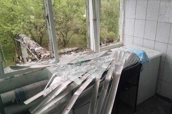 Боевики обстреляли Углегорскую ТЭС: три снаряда упали на территории станции Боевики обстреляли Углегорскую ТЭС: три снаряда упали на территории станции